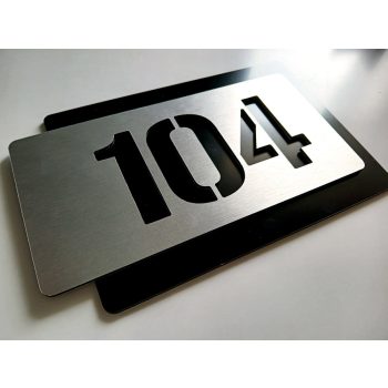 Házszámtábla formamarással